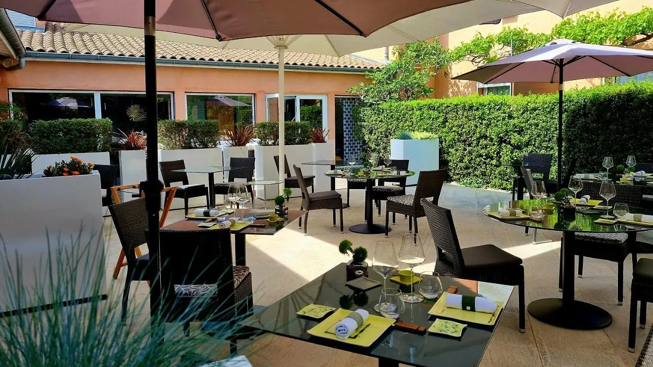 Le Carre D'Alethius Logis Hotel Restaurant Charmes-sur-Rhone