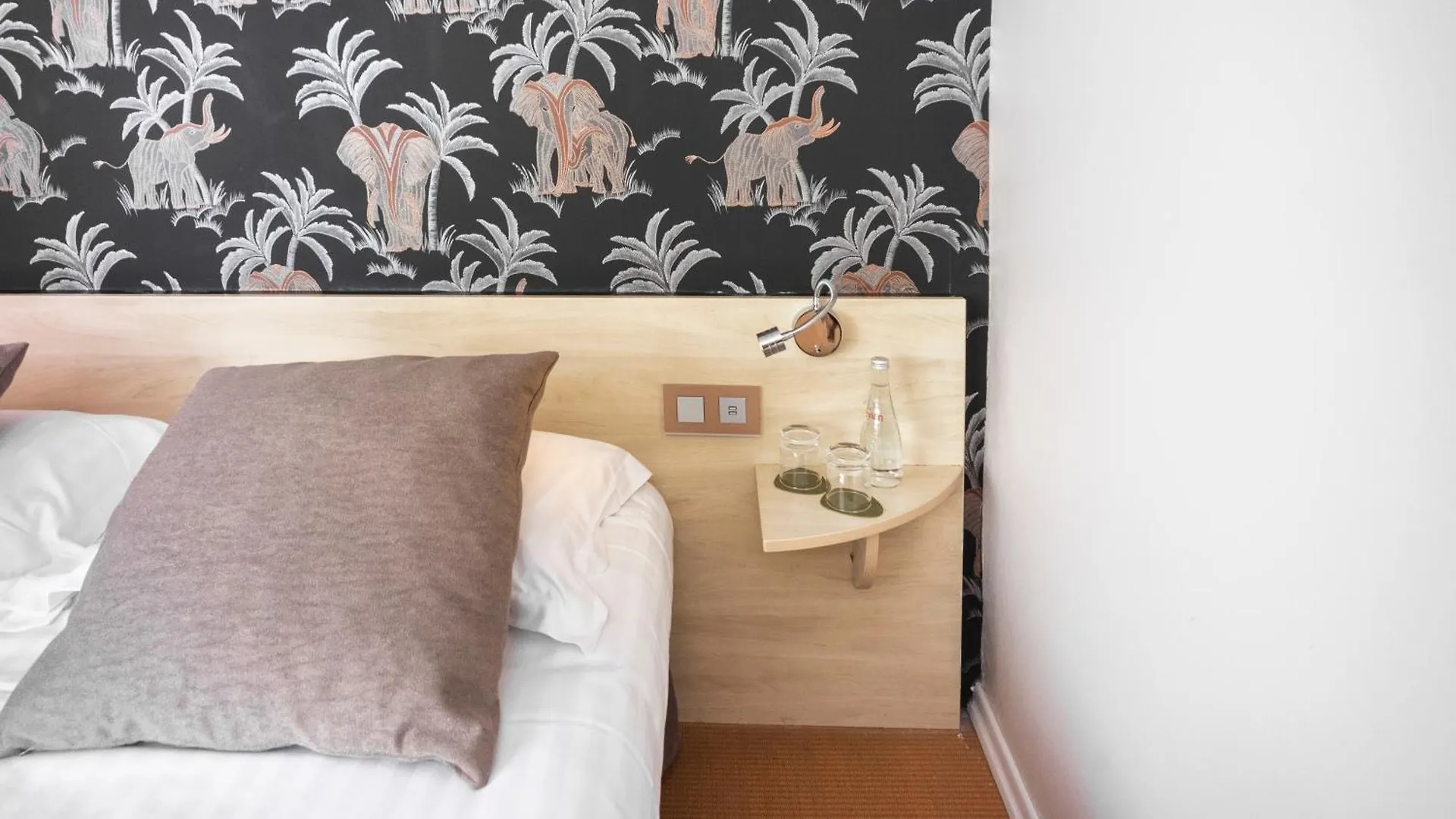 Le Carre D'Alethius Logis Hotel Restaurant Charmes-sur-Rhone 3*,