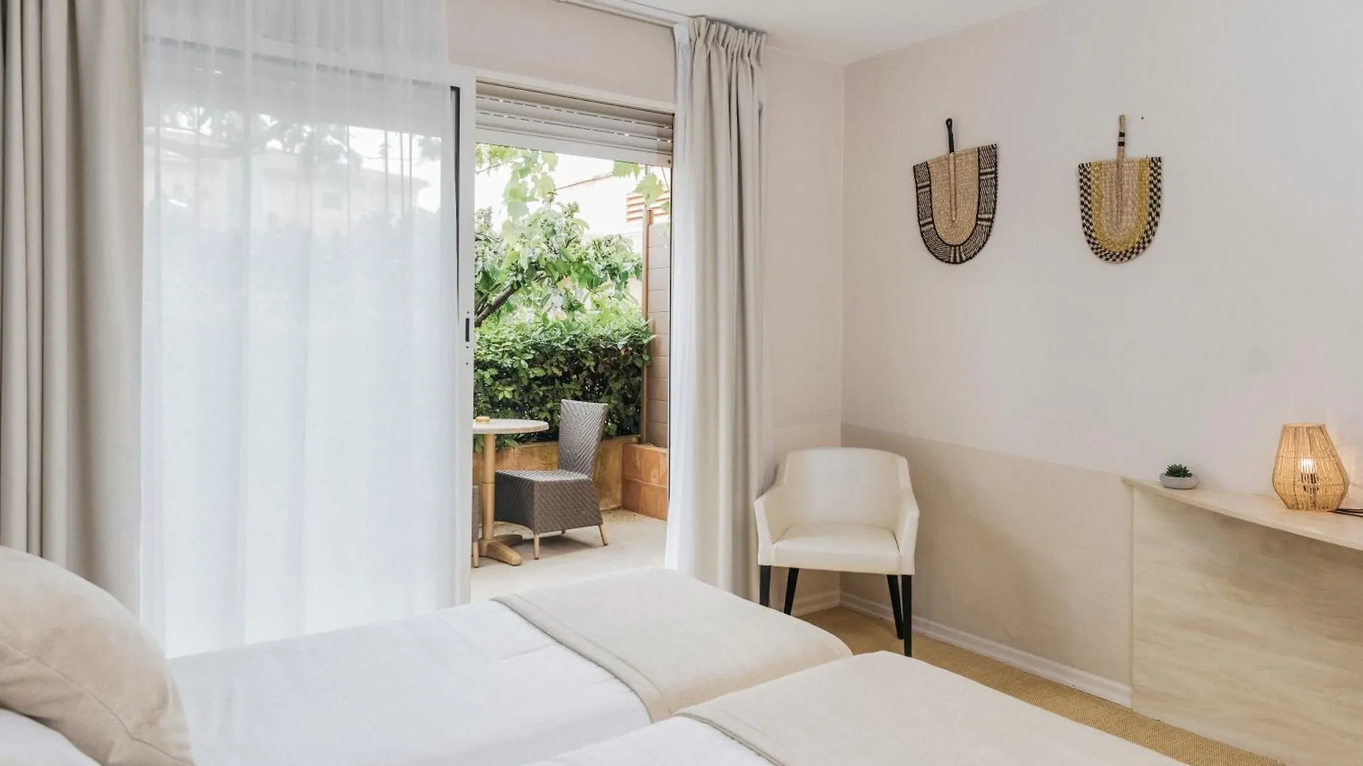 Le Carre D'Alethius Logis Hotel Restaurant Charmes-sur-Rhone France