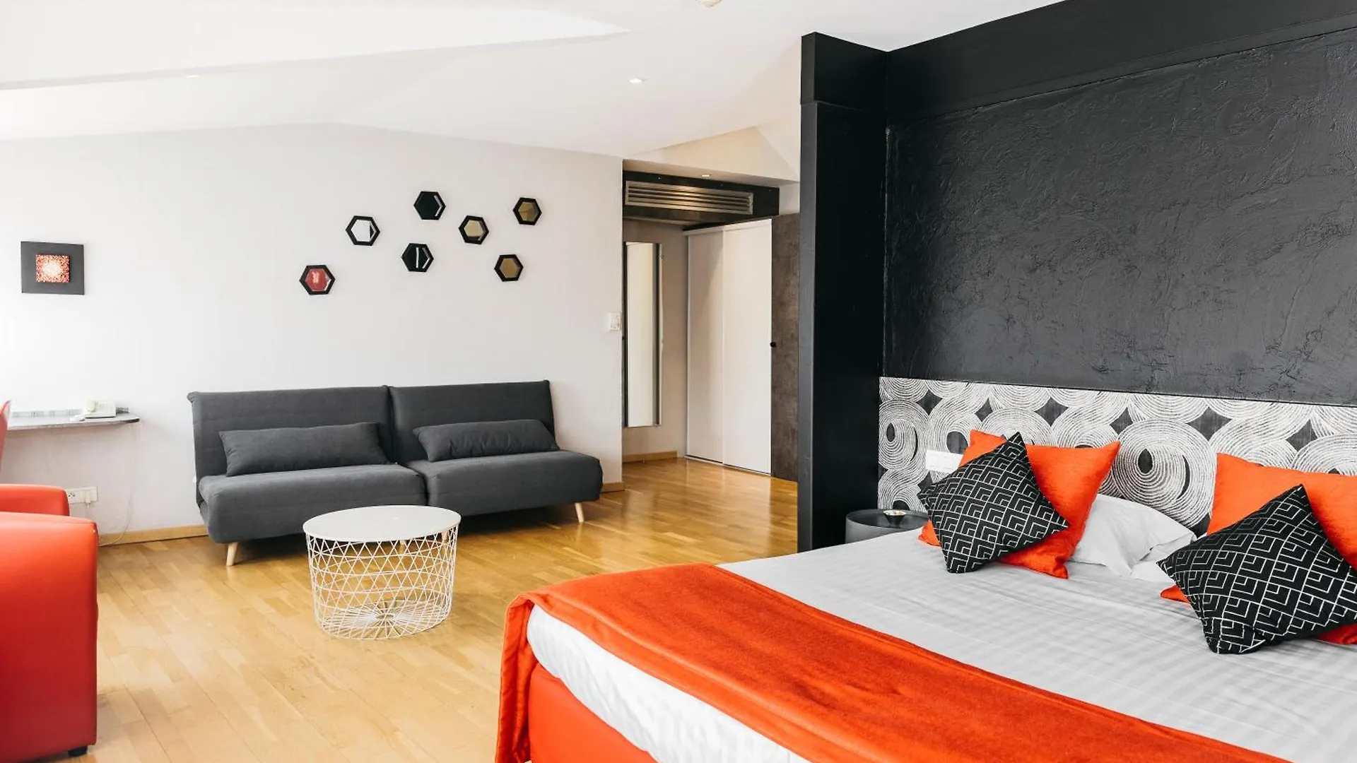 Le Carre D'Alethius Logis Hotel Restaurant Charmes-sur-Rhone