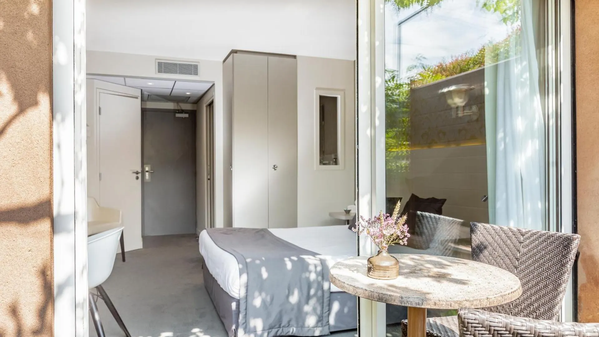 Le Carre D'Alethius Logis Hotel Restaurant Charmes-sur-Rhone 3*,
