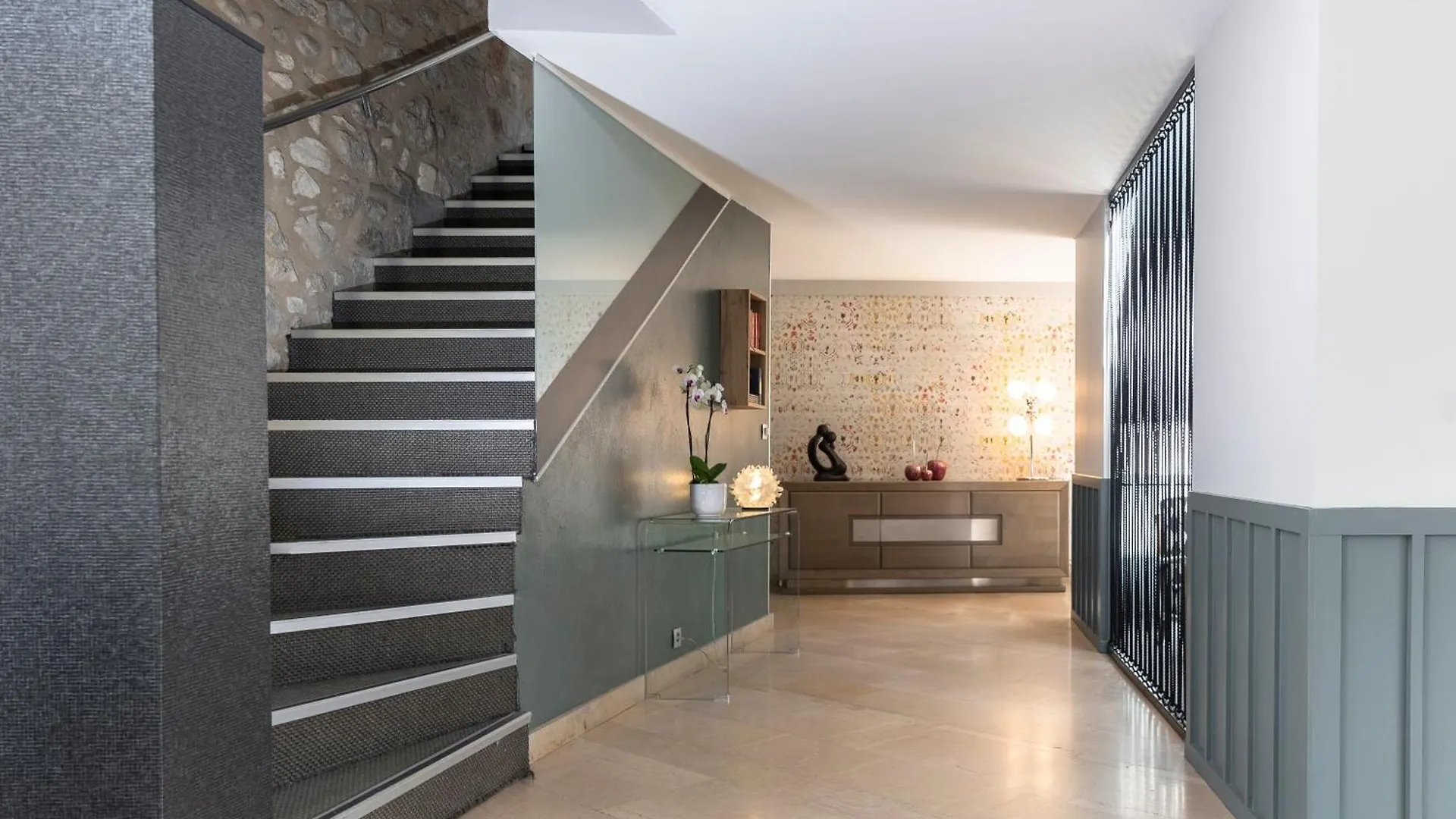 Le Carre D'Alethius Logis Hotel Restaurant Charmes-sur-Rhone