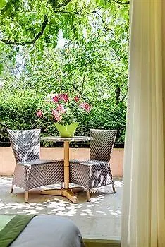 ***  Le Carre D'Alethius Logis Hotel Restaurant Charmes-sur-Rhone France